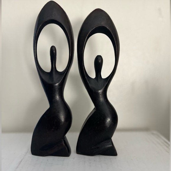 West African Hand-Carved Tribal Wooden Feminine Figurines. - Picture 2 of 4